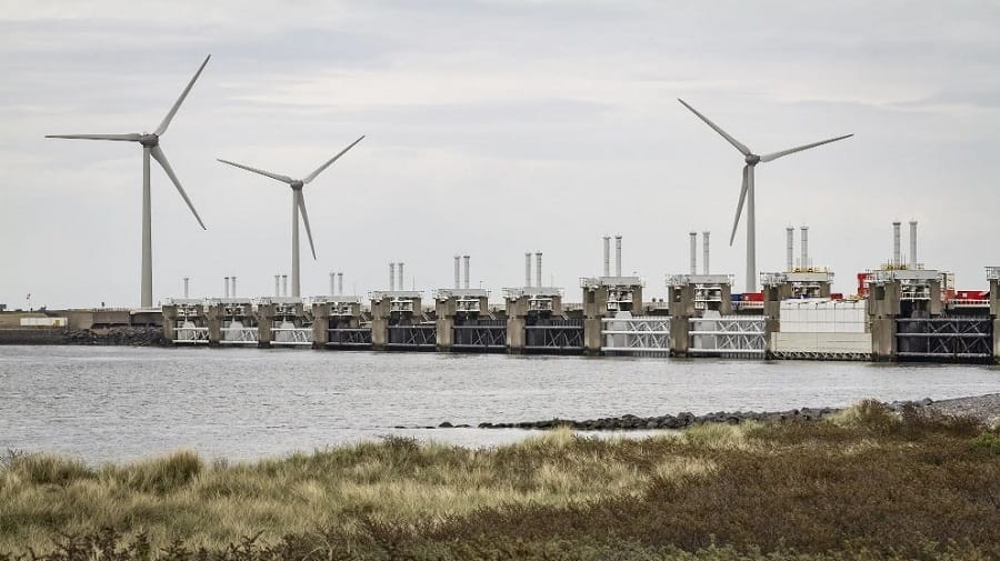 Bochtige dijken in Zeeland